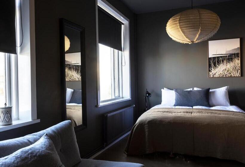 استودیوی استاندارد, Rey Apartments