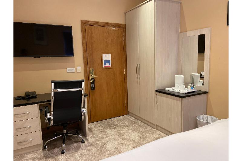 Номер Superior, Sk Baylis House