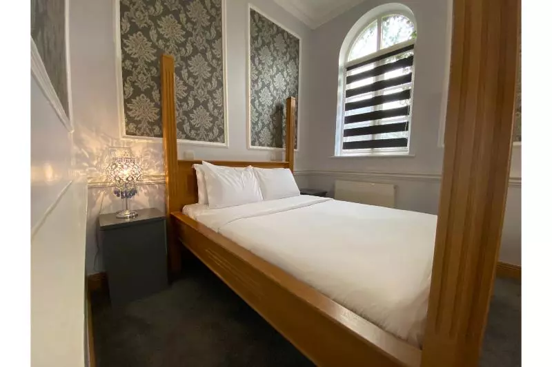デラックススイート, Sk Baylis House