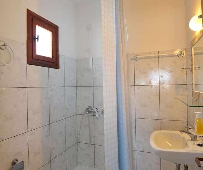 اتاق اساندارد با چشمانداز جانبی به دریا, Sossinola