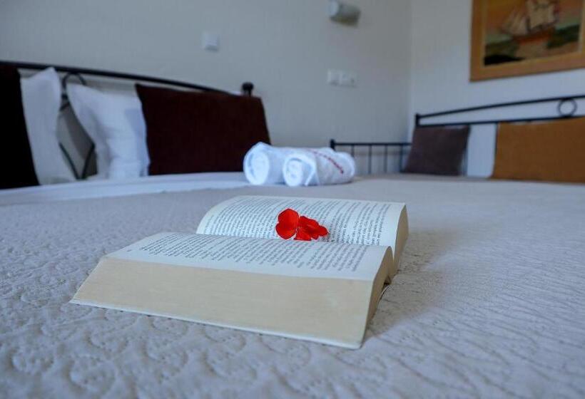 اتاق استاندارد سه نفره, Sossinola