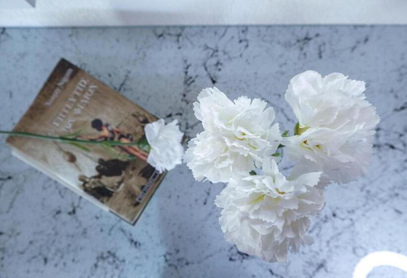 اتاق اساندارد با چشمانداز جانبی به دریا, Sossinola