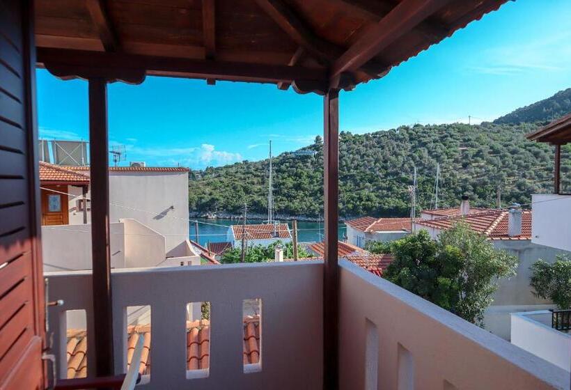 اتاق اساندارد با چشمانداز جانبی به دریا, Sossinola