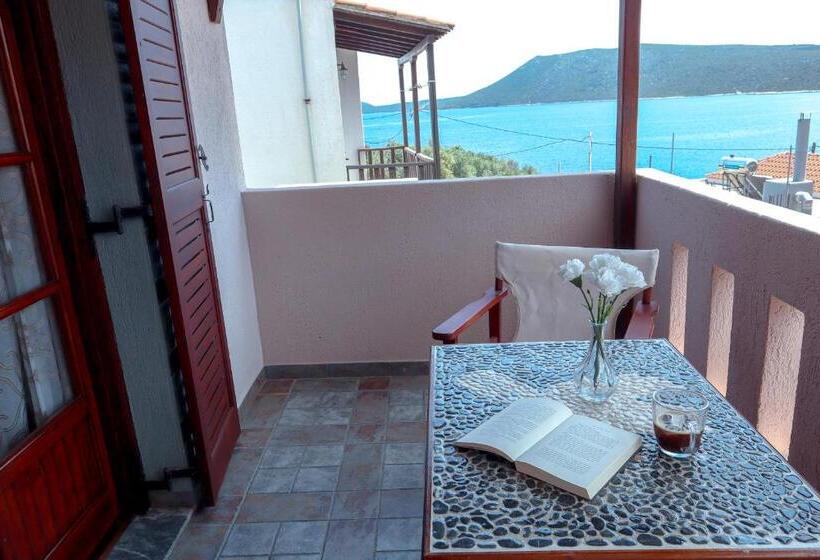 اتاق استاندارد سه نفره با چشمانداز کنار دریا, Sossinola