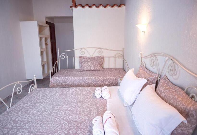 اتاق استاندارد سه نفره با چشمانداز کنار دریا, Sossinola