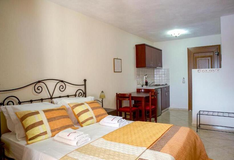 استودیوی سوپریور, Sossinola