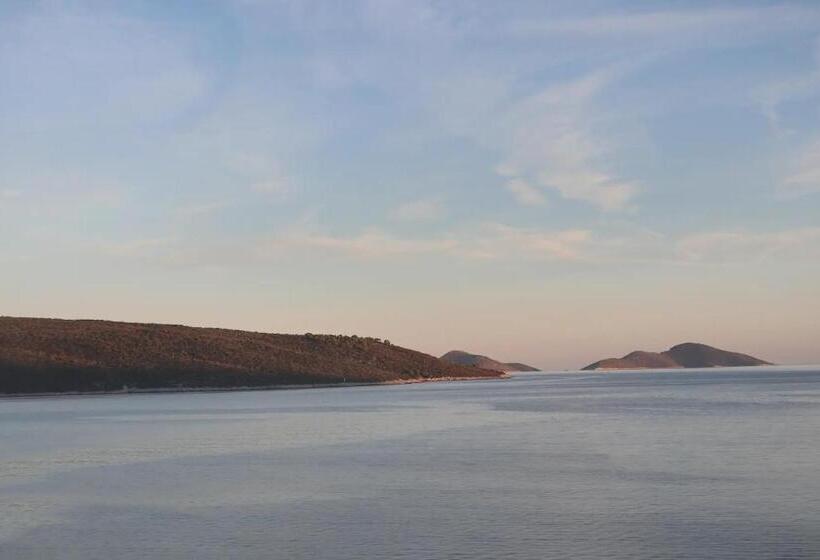 آپارتمان 1 خوابه با چشمانداز دریا, Sossinola