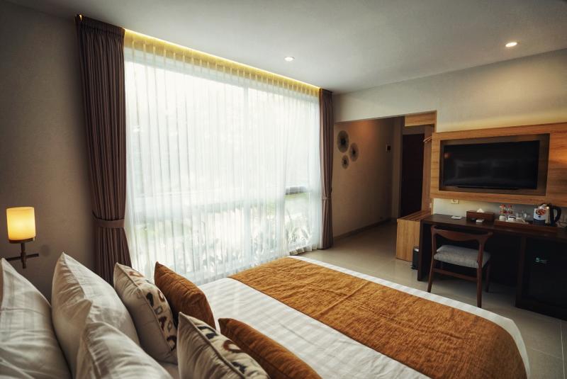 デラックスルーム, The Cakra