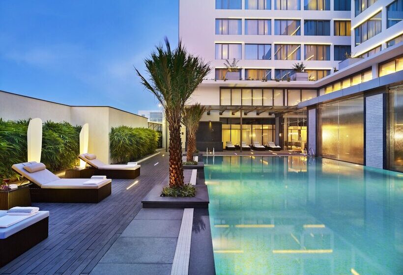 带泳池观景的行政房, Vivanta Chennai It Expressway Omr