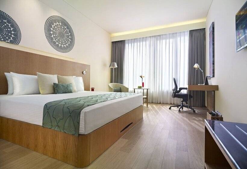 プールの見えるエクゼクティブルーム, Vivanta Chennai It Expressway Omr