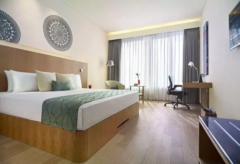 プールの見えるエクゼクティブルーム, Vivanta Chennai It Expressway Omr