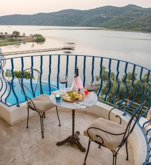 اتاق لوکس, Yalicapkini Boutique