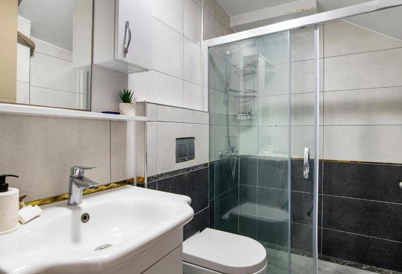 سوییت با چشم‌انداز دریا, Yalicapkini Boutique