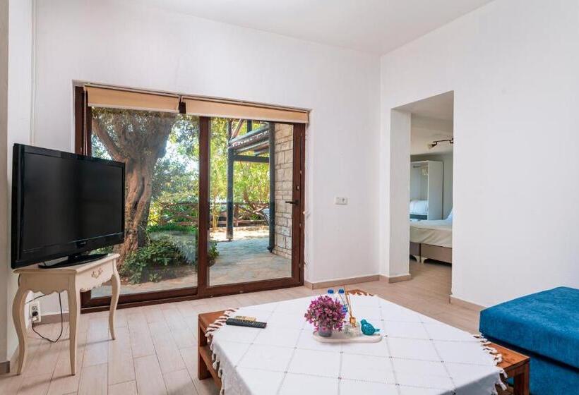 سوییت با چشم‌انداز دریا, Yalicapkini Boutique