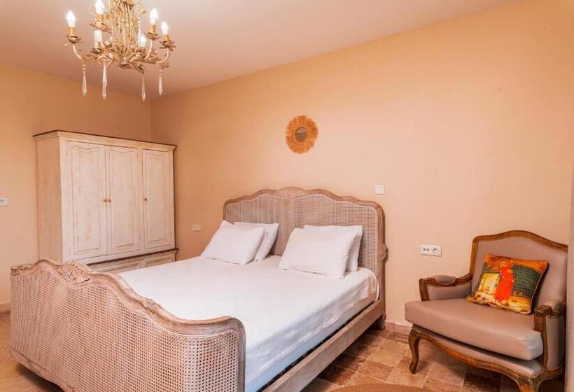 اتاق اکونومی, Yalicapkini Boutique