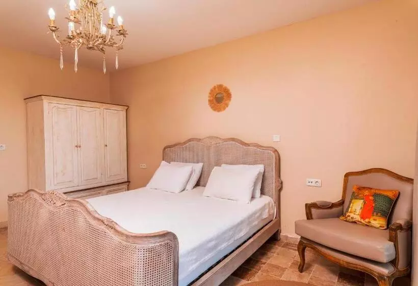 اتاق اکونومی, Yalicapkini Boutique