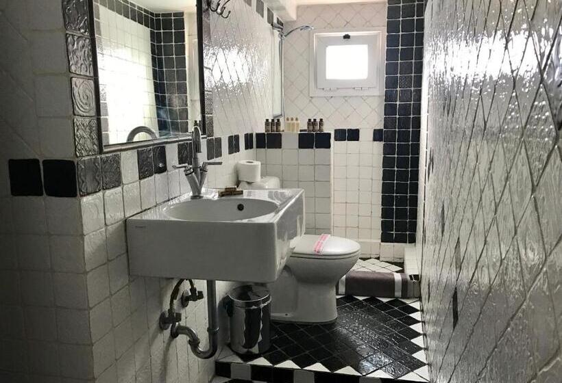 דירת משפחה, Mc Queen Rooms & Apartments