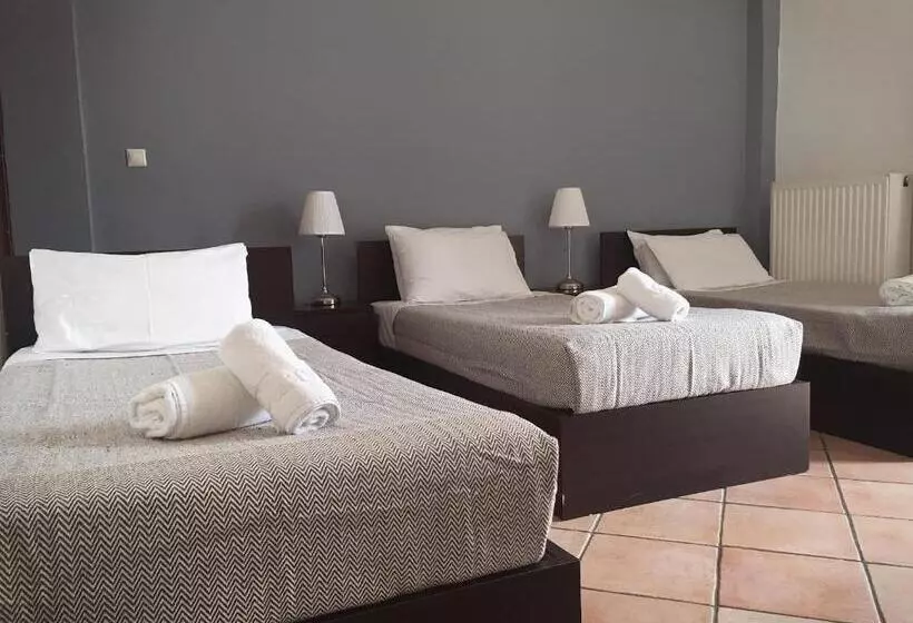 آپارتمان خانوادگی, Mc Queen Rooms & Apartments