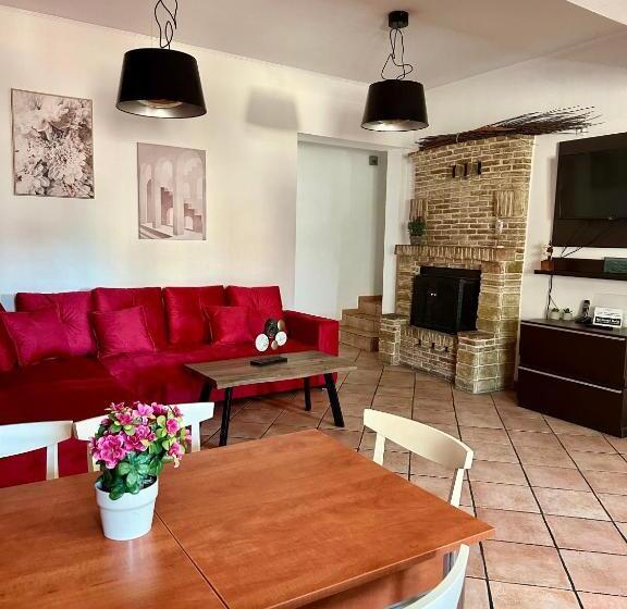 דירת משפחה, Mc Queen Rooms & Apartments