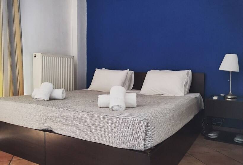 דירת משפחה, Mc Queen Rooms & Apartments