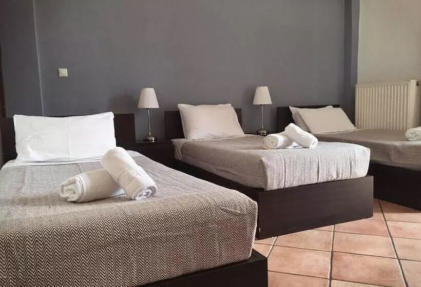 آپارتمان خانوادگی, Mc Queen Rooms & Apartments