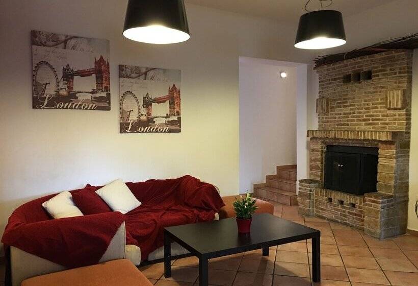 패밀리 아파트, Mc Queen Rooms & Apartments