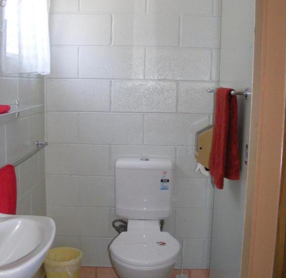 اتاق خانوادگی, Motel Lodge