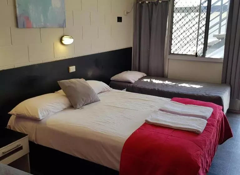 اتاق خانوادگی, Motel Lodge
