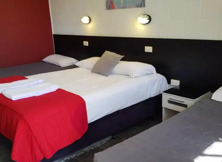 اتاق خانوادگی, Motel Lodge