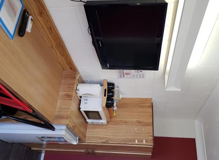 اتاق خانوادگی, Motel Lodge