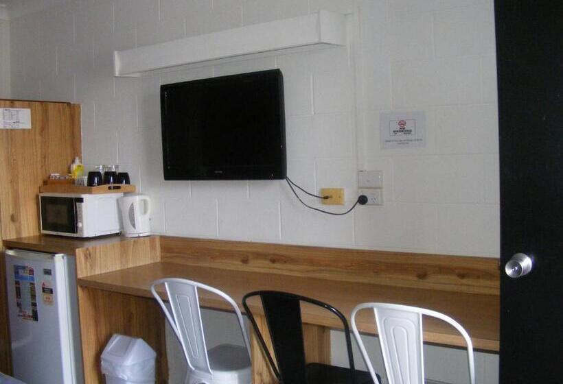 اتاق خانوادگی, Motel Lodge