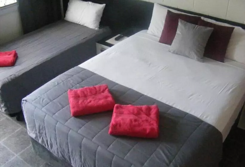 اتاق خانوادگی, Motel Lodge