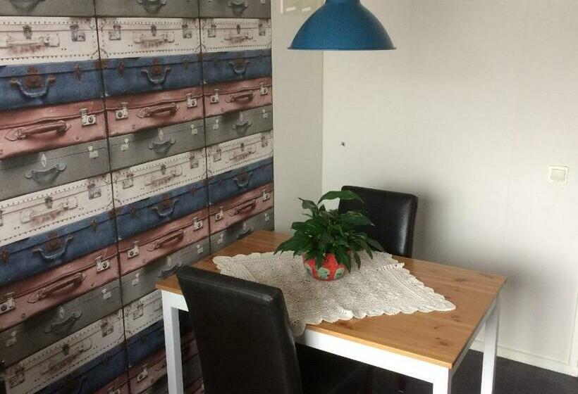 带共用浴室的标准房间, Bed And Breakfast De Mozaiektegel Uden