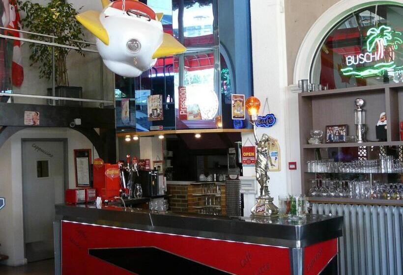 Camera Standard, Arche