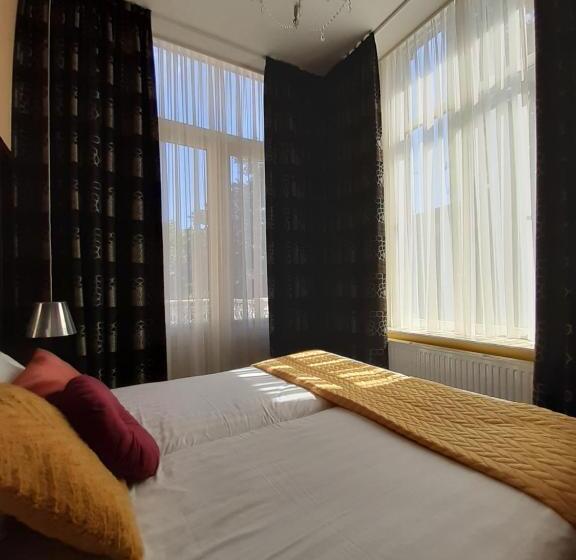 اتاق راحتی, De Villa