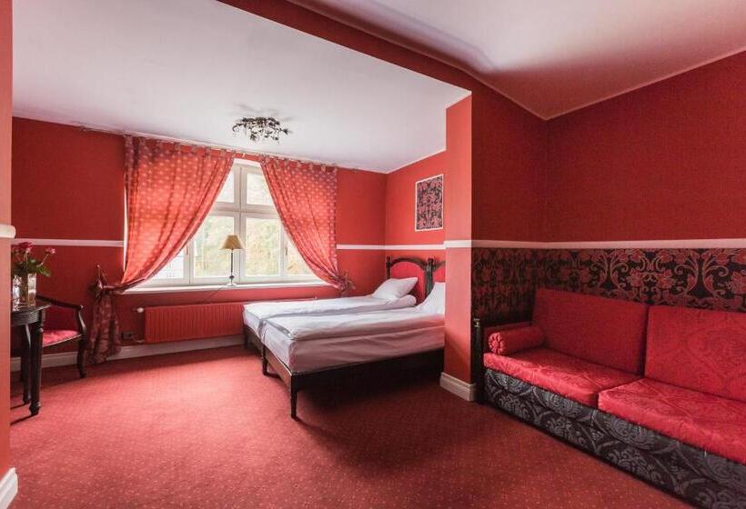 اتاق اکونومی, Fryderyk