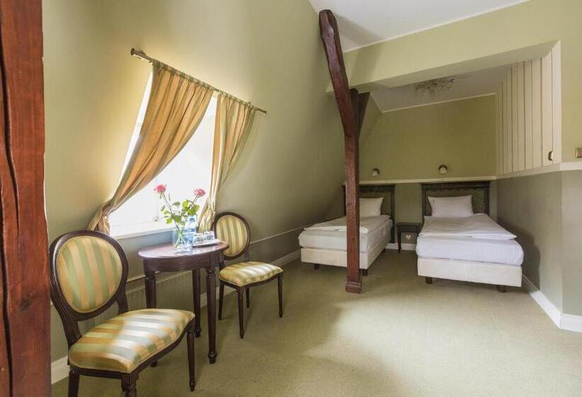 اتاق اکونومی, Fryderyk