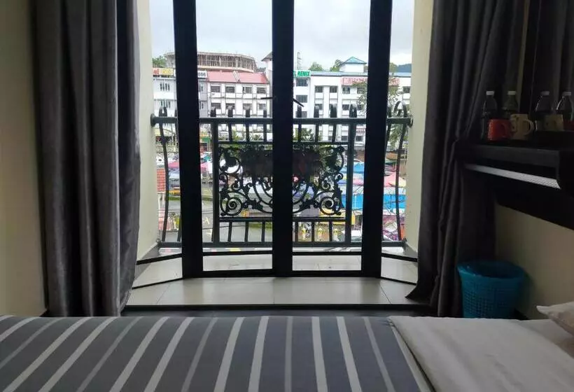 デラックスの4人部屋, Hong Kong