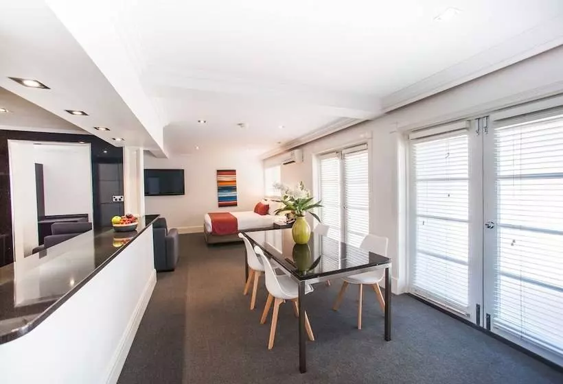 Deluxe-sviitti, Ramada Hotel & Suites By Wyndham Cabramatta