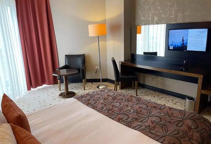 キングサイズベッドのスタンダードルーム, Ramada By Wyndham Tekirdağ