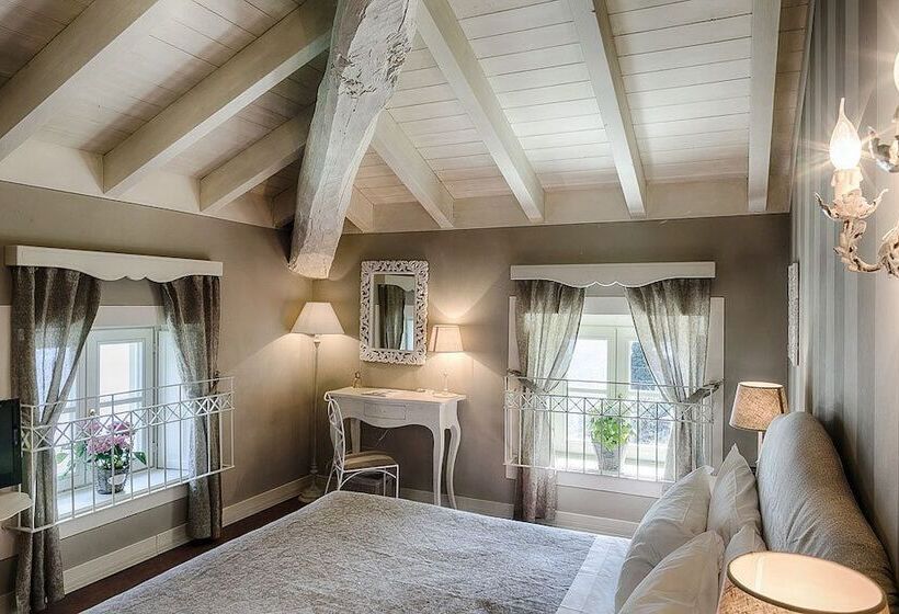 Habitaci�n Est�ndar Abuhardillada, Relais Villa Vittoria