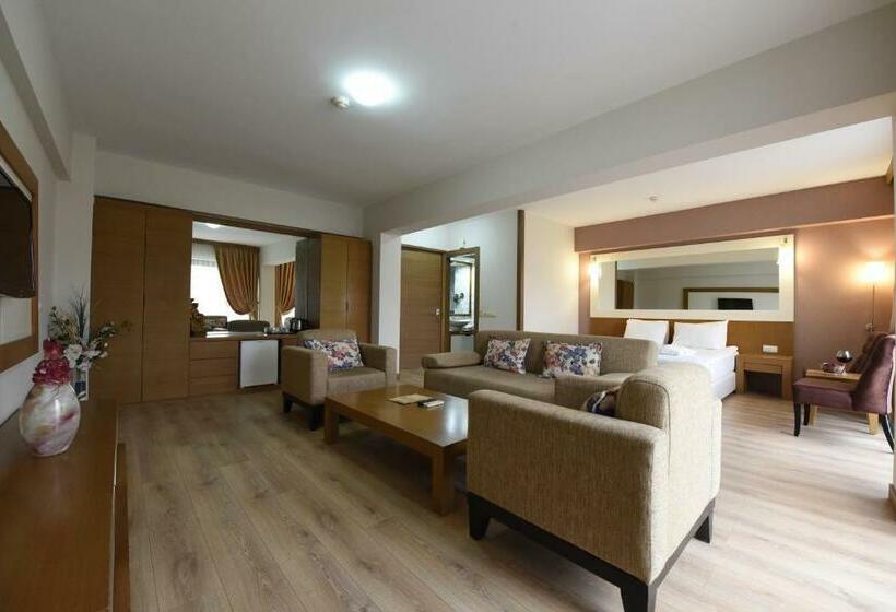 패밀리 룸, Tripolis