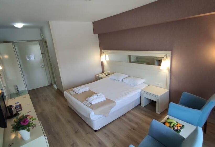 스탠다드 룸 풀장 전망, Tripolis