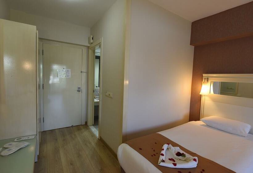 스탠다드 룸 풀장 전망, Tripolis