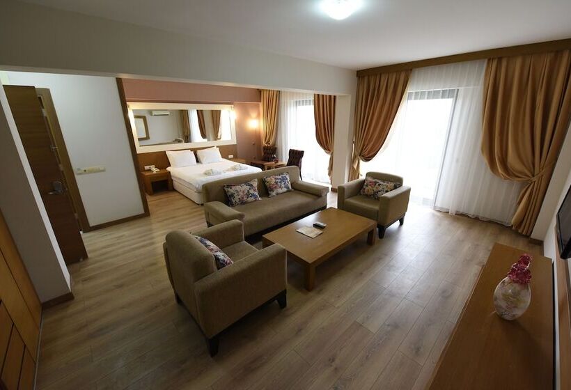 패밀리 룸, Tripolis