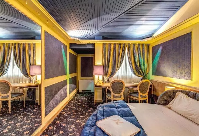 スーペリアールーム, Motel Regal
