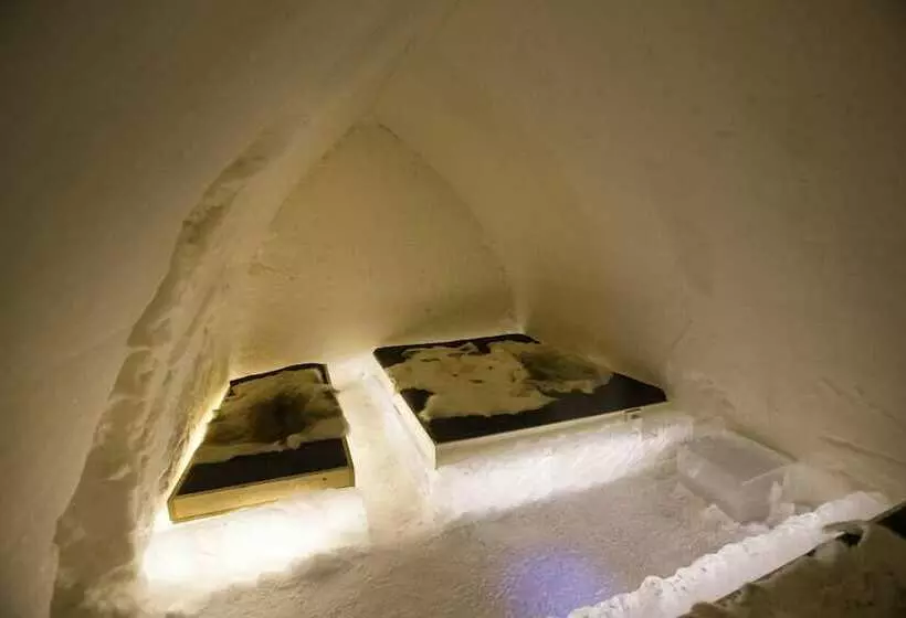 スタンダードトリプルルーム, Arctic Snowhotel & Glass Igloos