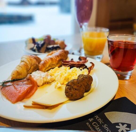 スタンダードトリプルルーム, Arctic Snowhotel & Glass Igloos