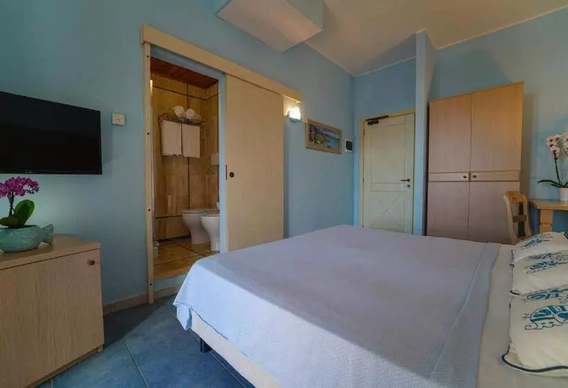 اتاق استاندارد سه نفره, Cala Della Torre Resort