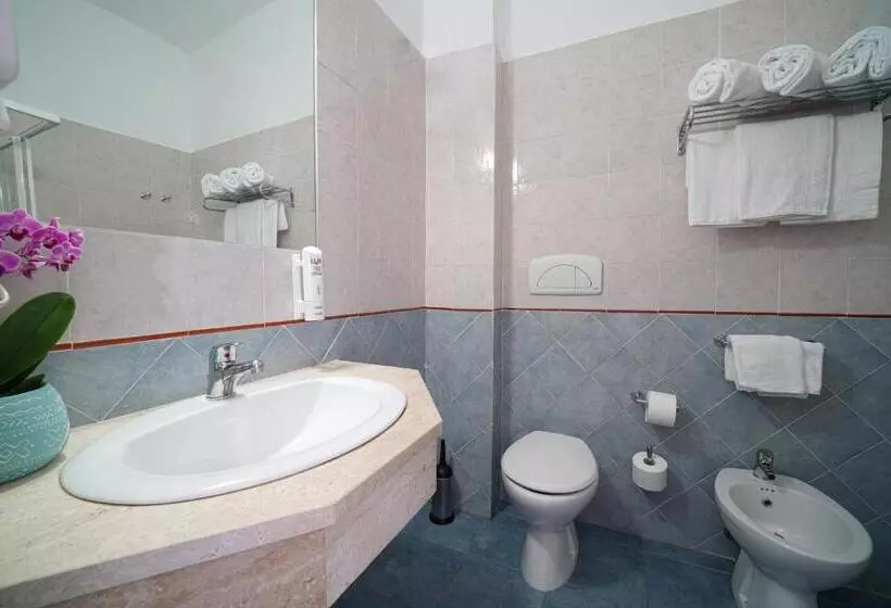 اتاق کلاسیک چهارنفره, Cala Della Torre Resort